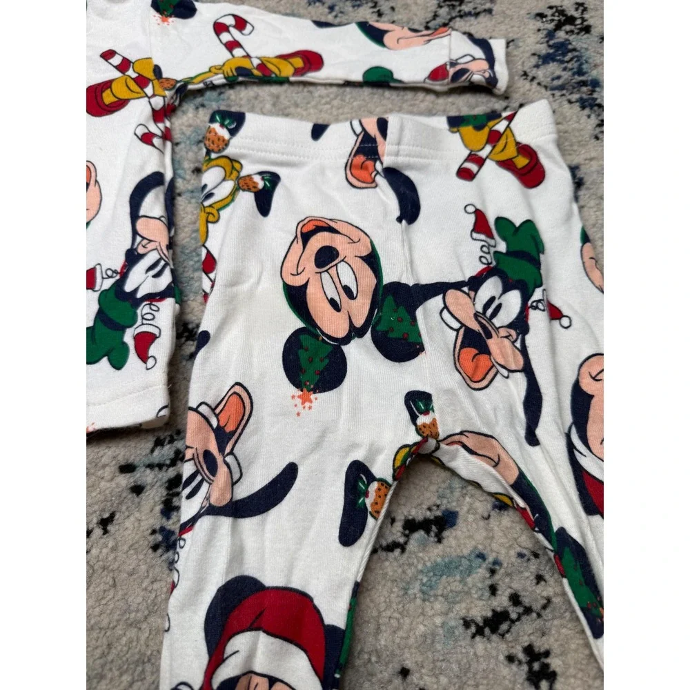 GAP x Disney Baby Christmas‎ Pajamas 6-12 Months Mickey Mouse Pluto Holiday Set